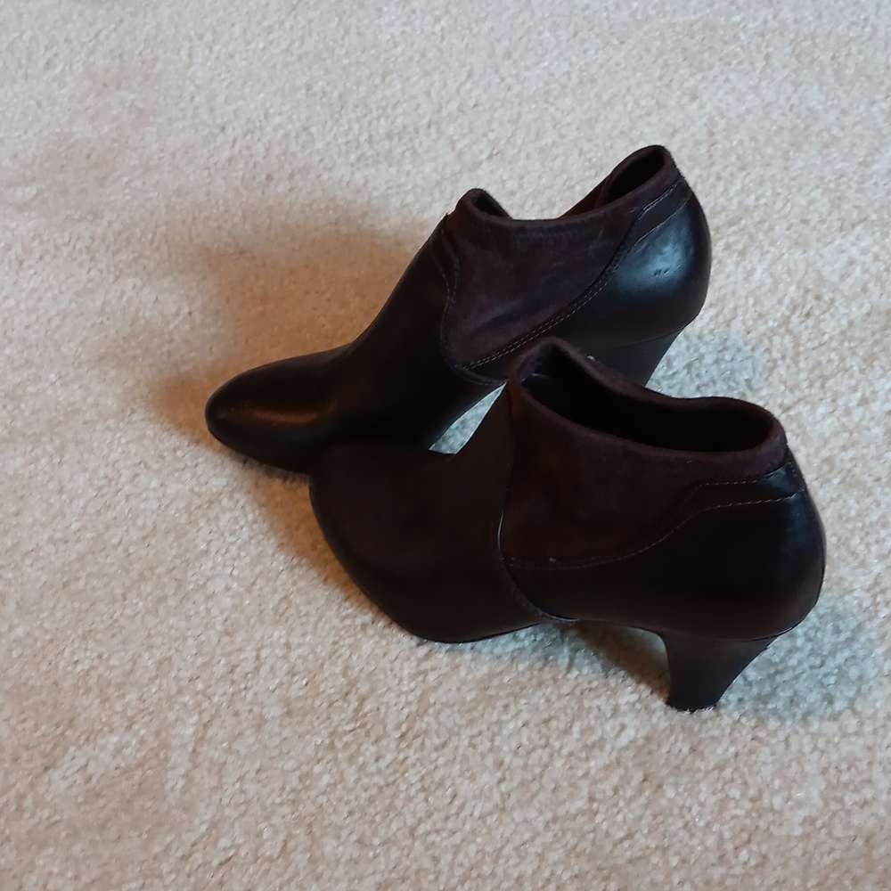 Booties brown sz 8